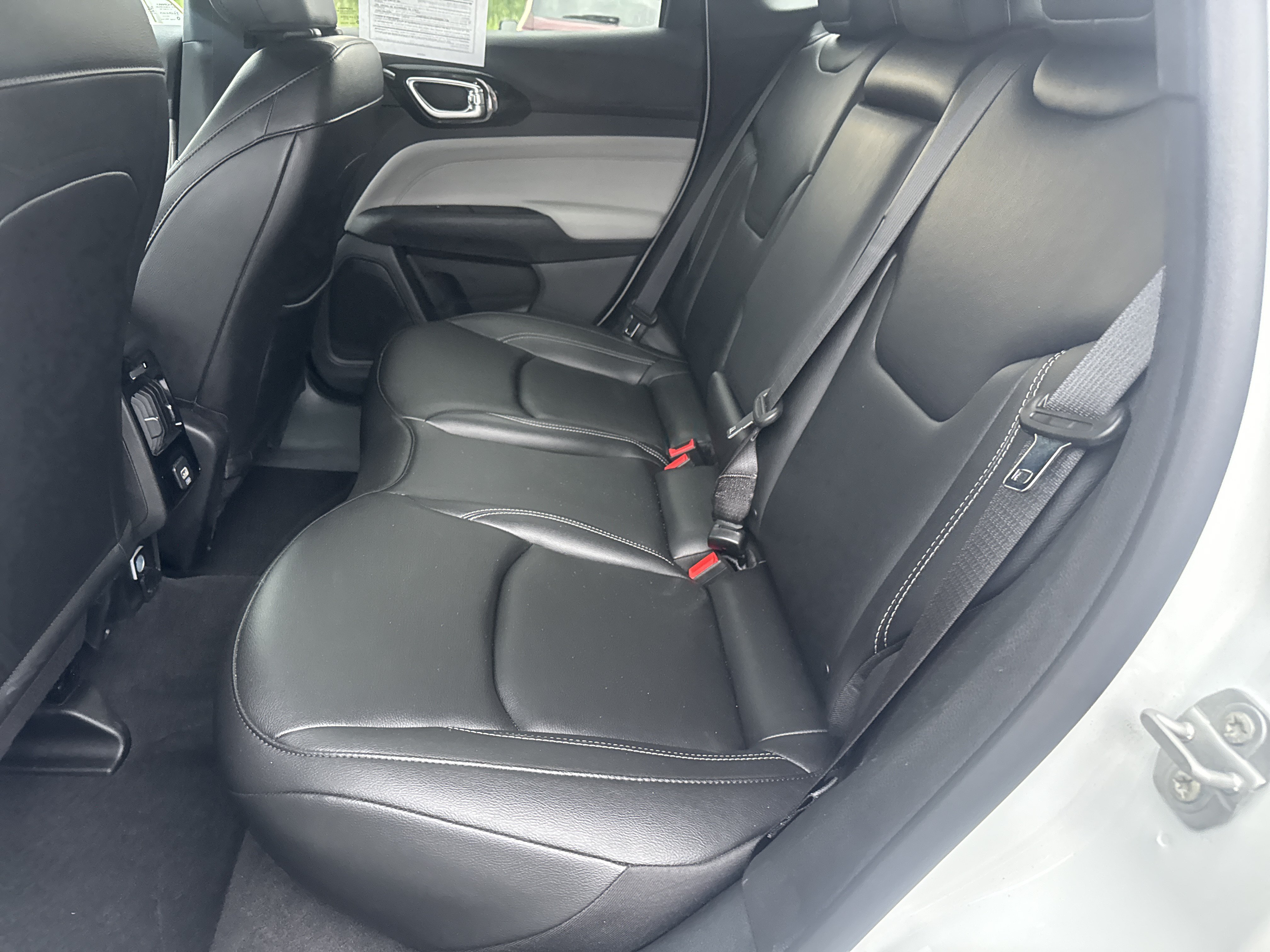 Used 2026 Jeep Compass Limited AWD/4WD image 13