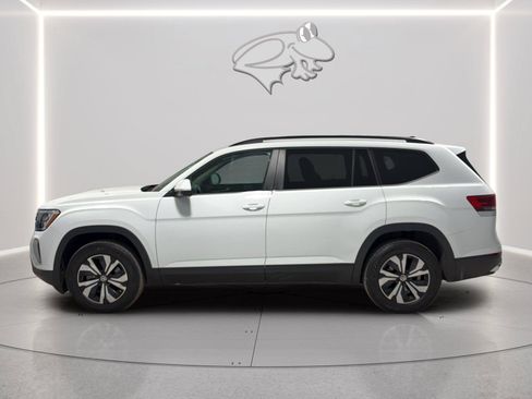 Used 2024 Volkswagen Atlas SE FWD image 2