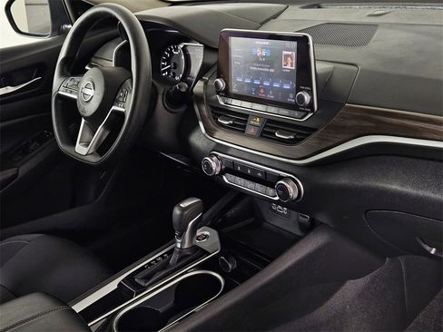 Used 2024 Nissan Altima 2.5 SV image 28