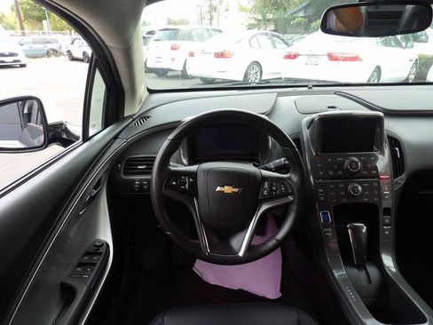 Used 2012 Chevrolet Volt Premium w/ Premium Trim Package FWD image 5