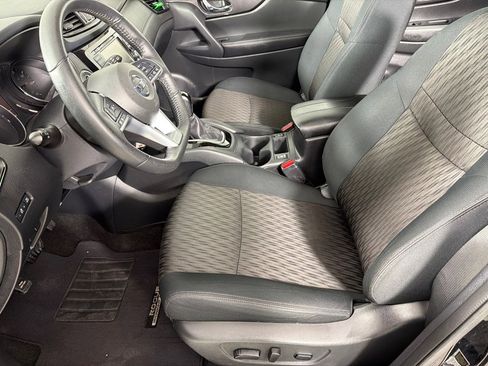 Used 2018 Nissan Rogue SV image 12