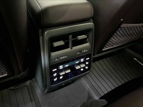 Used 2025 Porsche Macan Electric image 28