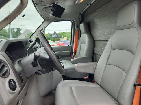 Used 2017 Ford E-450 and Econoline 450 Super Duty w/ Power Windows & Locks Group image 9