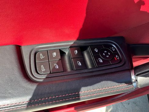 Used 2023 Porsche Cayenne Platinum Edition image 19