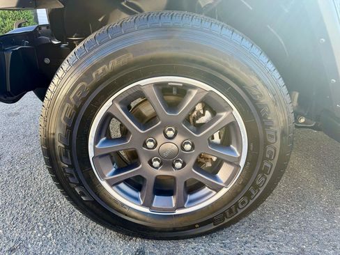 Used 2022 Jeep Gladiator Overland w/ Popular Equipment Package AWD/4WD image 10