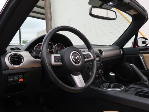 Used 2010 MAZDA MX-5 Miata Grand Touring w/ Premium Pkg RWD image 22