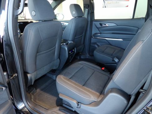 Used 2024 Chevrolet Traverse LT image 18