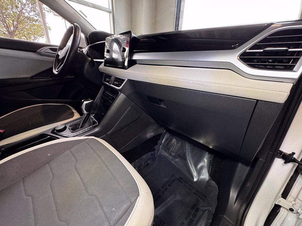 Used 2025 Volkswagen Taos SE AWD/4WD image 44