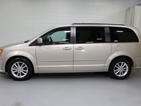 Used 2016 Dodge Grand Caravan SXT w/ Rear Park Assist Package FWD image 17