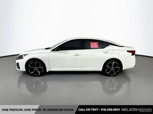 Certified 2024 Nissan Altima 2.5 SR w/ SR Premium Package AWD/4WD image 8