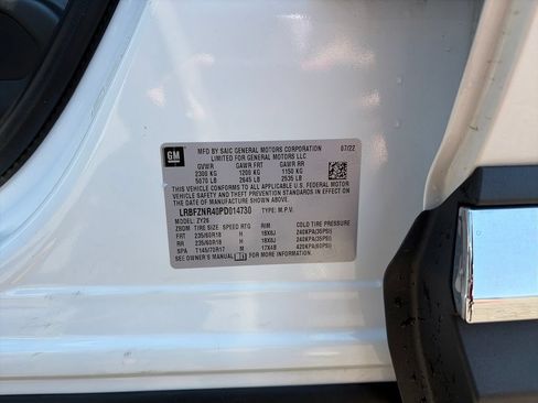 Used 2023 Buick Envision Essence FWD image 11