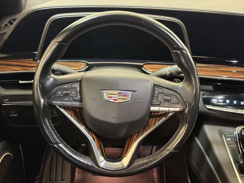 Used 2022 Cadillac Escalade ESV Luxury RWD image 16