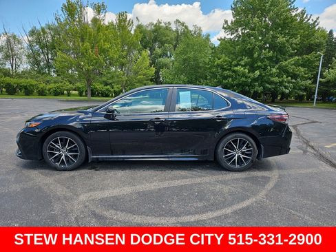 Used 2024 Toyota Camry SE FWD image 1