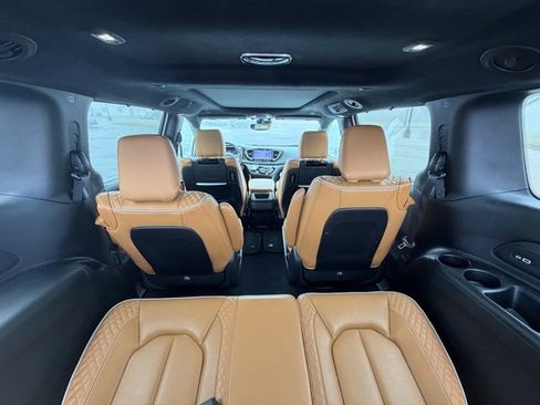 Used 2022 Chrysler Pacifica Pinnacle image 18