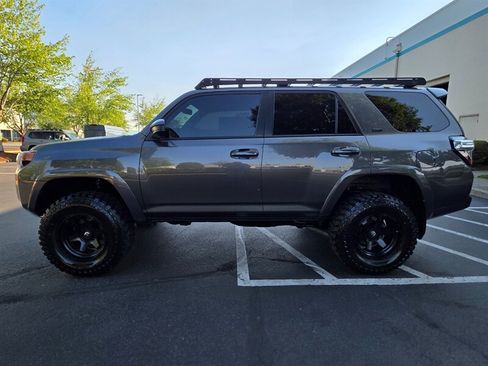 Used 2015 Toyota 4Runner SR5 AWD/4WD image 4