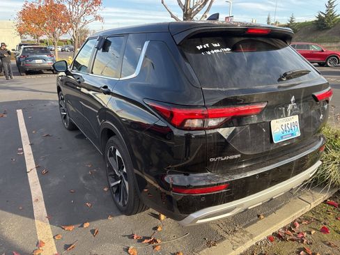 Used 2024 Mitsubishi Outlander SE Black Edition image 4