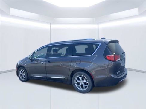 Used 2019 Chrysler Pacifica Limited FWD image 3