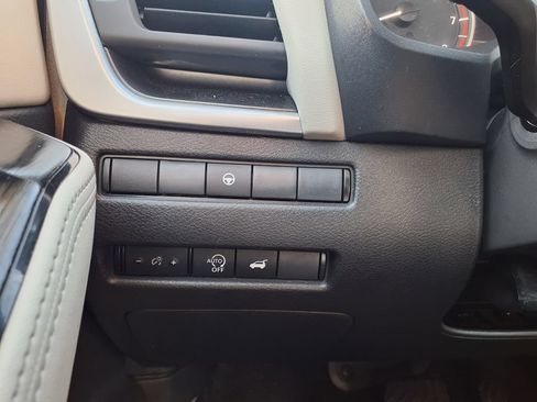 Used 2025 Nissan Rogue SV FWD image 31