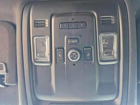 Used 2022 Chevrolet Suburban RST w/ Sport Performance Package image 28