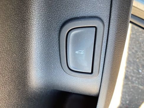 Used 2025 Buick Enclave Sport Touring AWD/4WD image 17