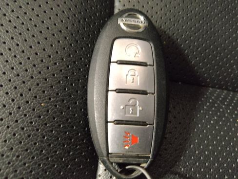 Used 2018 Nissan Rogue Sport SL FWD image 32