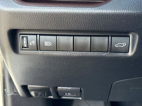 Used 2020 Toyota RAV4 Limited FWD image 33