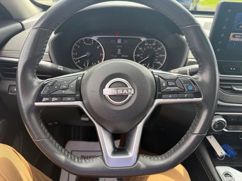 Used 2024 Nissan Altima 2.5 SV w/ SV Premium Package FWD image 13