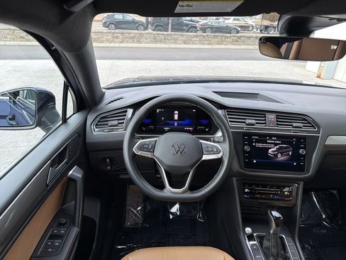 Certified 2022 Volkswagen Tiguan SE image 16