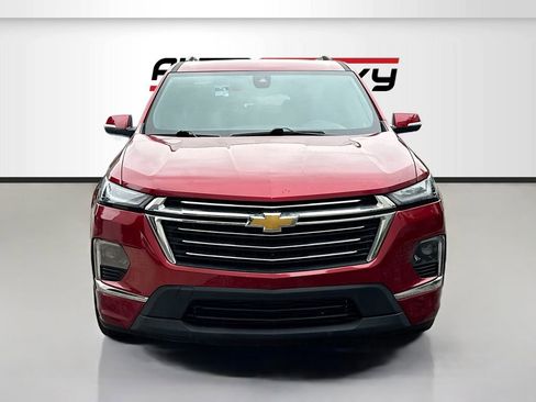 Used 2023 Chevrolet Traverse Premier FWD image 2