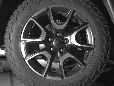 Used 2025 Jeep Compass Trailhawk image 15