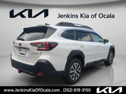 Used 2024 Subaru Outback Premium AWD/4WD image 3