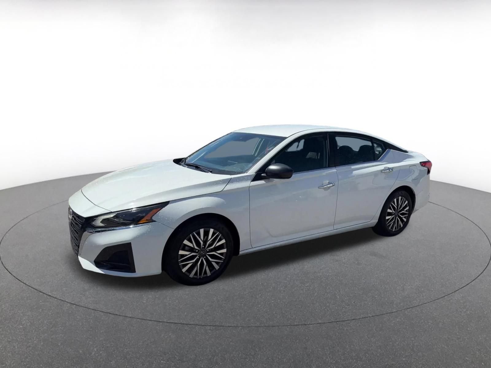Used 2025 Nissan Altima 2.5 SV FWD image 6