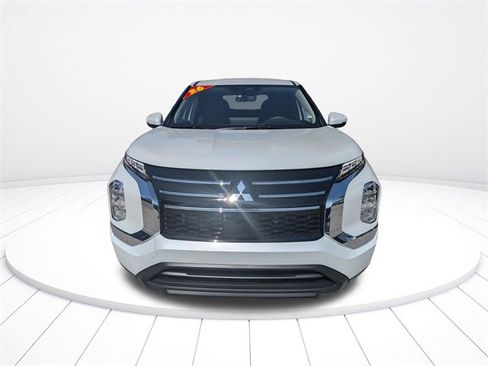 New 2026 Mitsubishi Outlander ES image 9