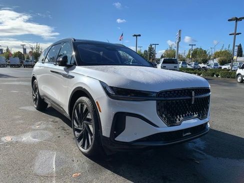 New 2026 Lincoln Nautilus Reserve w/ Jet Appearance Package image 9