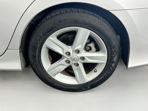 Used 2014 Toyota Camry SE image 11