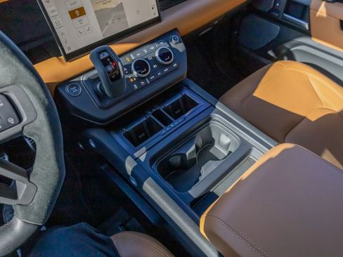 Used 2024 Land Rover Defender 110 V8 image 50