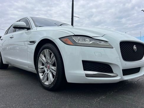 Used 2016 Jaguar XF Premium image 11