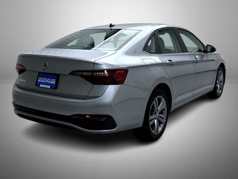Used 2024 Volkswagen Jetta SE FWD image 5