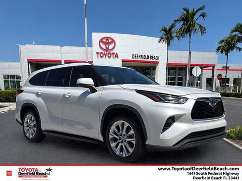 Used 2022 Toyota Highlander Limited FWD image 1