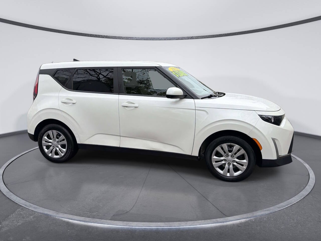 Used 2023 Kia Soul LX FWD image 5
