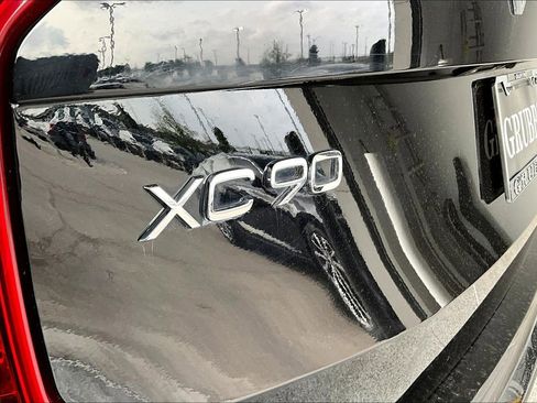 Used 2023 Volvo XC90 B6 Plus image 40
