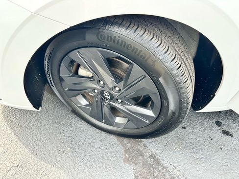 Used 2023 Hyundai Elantra SEL w/ Cargo Package image 23