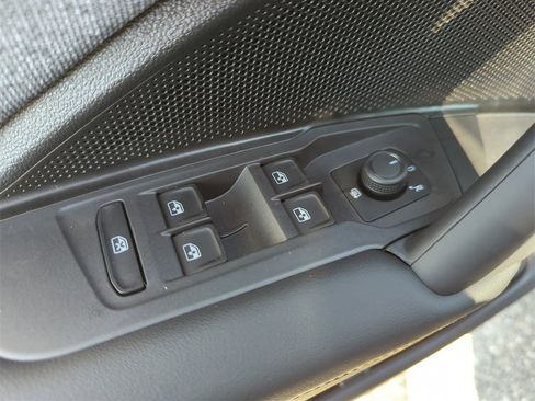 New 2026 Volkswagen Tiguan S image 25