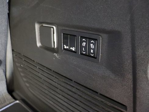 Used 2021 GMC Yukon SLT w/ SLT Premium Package image 62