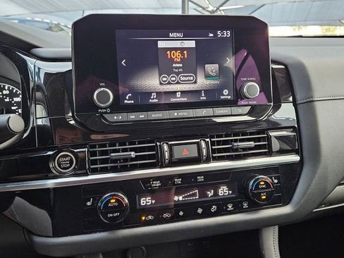 Used 2024 Nissan Pathfinder SV image 15