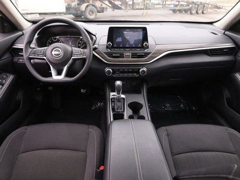 Used 2025 Nissan Altima 2.5 SV image 19