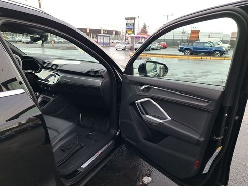 Used 2024 Audi Q3 2.0T Premium image 16