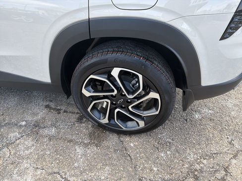 New 2026 Chevrolet Trax RS w/ Sunroof Package FWD image 9