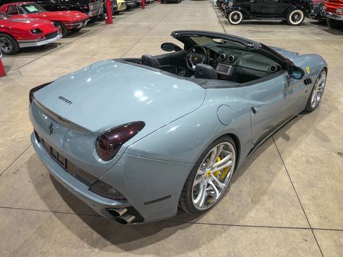 Used 2010 Ferrari California image 16