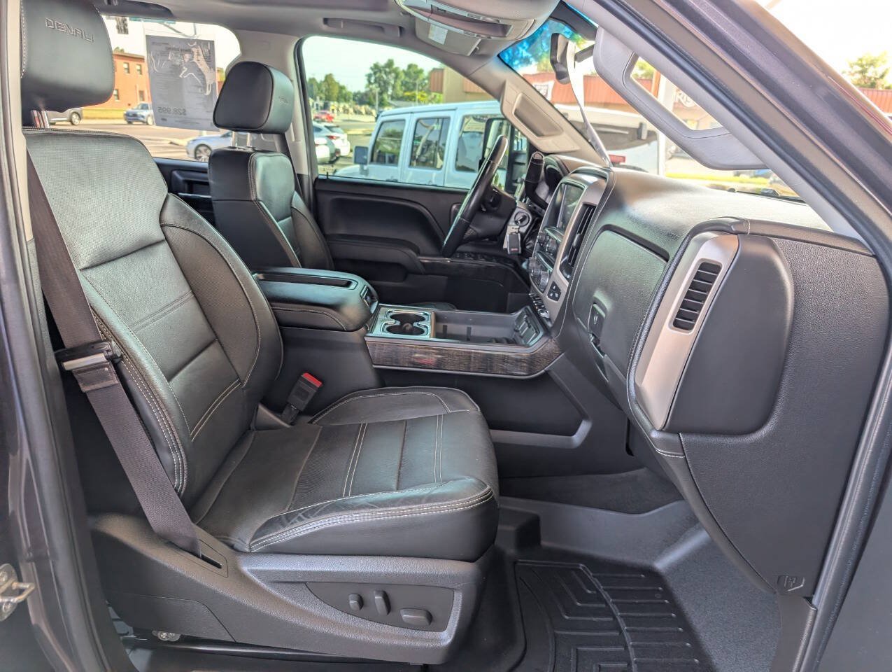 Used 2015 GMC Sierra 2500 Denali w/ Suspension Package, Off-Road AWD/4WD image 18